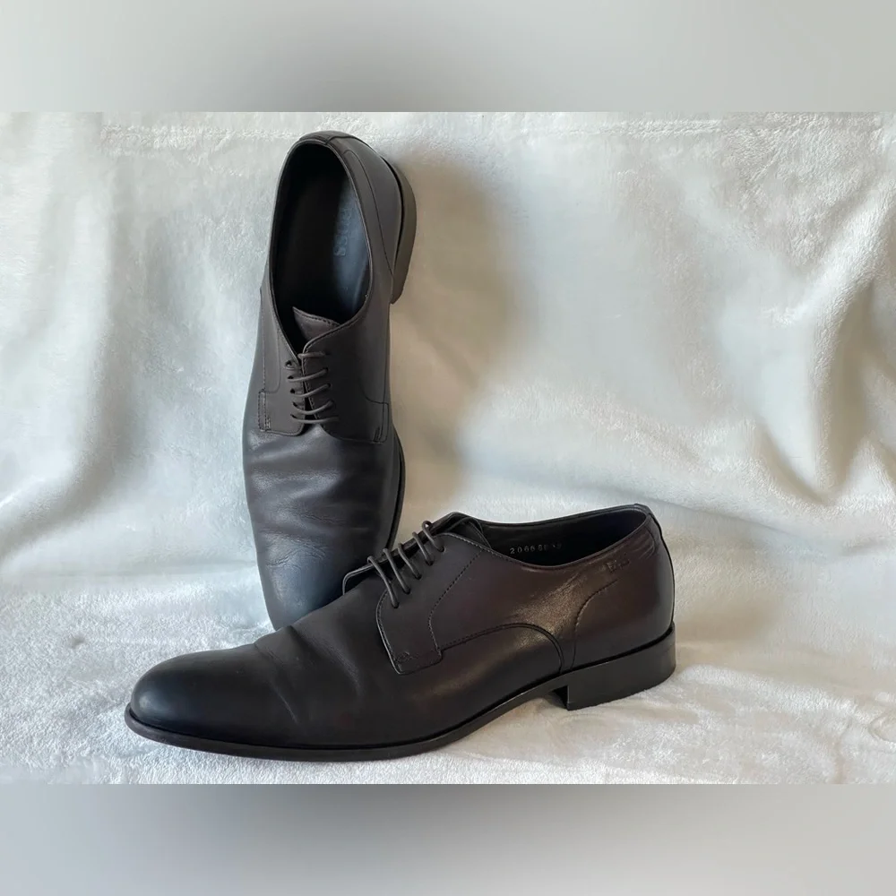 Men’s 10.5 Hugo BOSS Leather Derby Dress Shoes Stitching Details Dark Brown